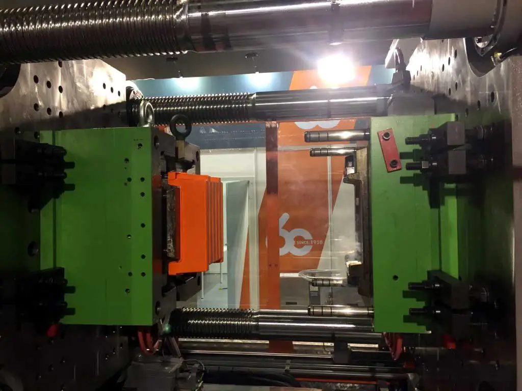 CH-America shows SM700-TP producing stackable crates in NPE2018.