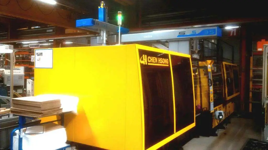 Chen Hsong Euroseries injection molding machine - EASYMASTER EM400-SVP/2